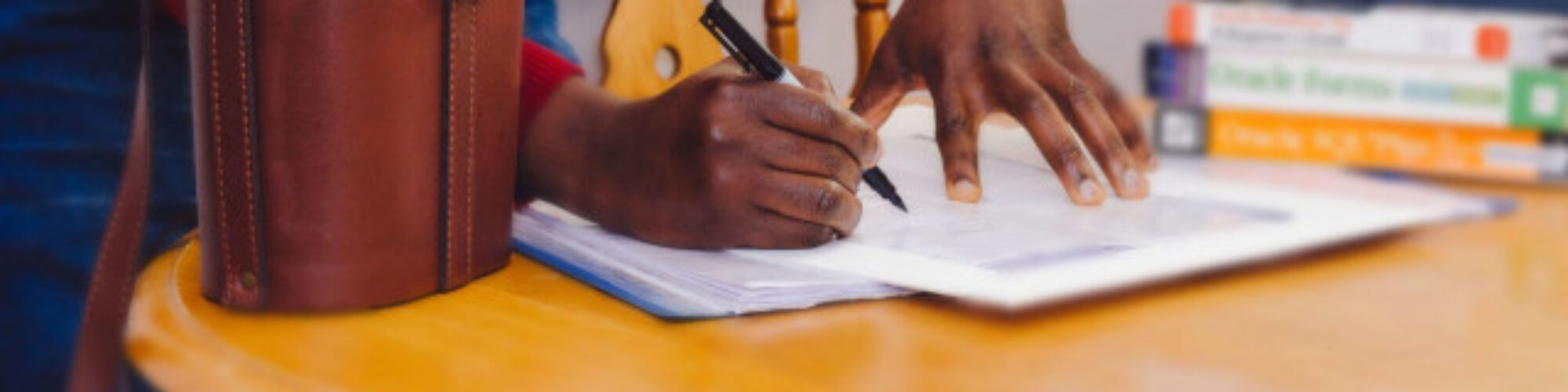 Man sketching on a paper - 640x424_olueletu_nappy.co